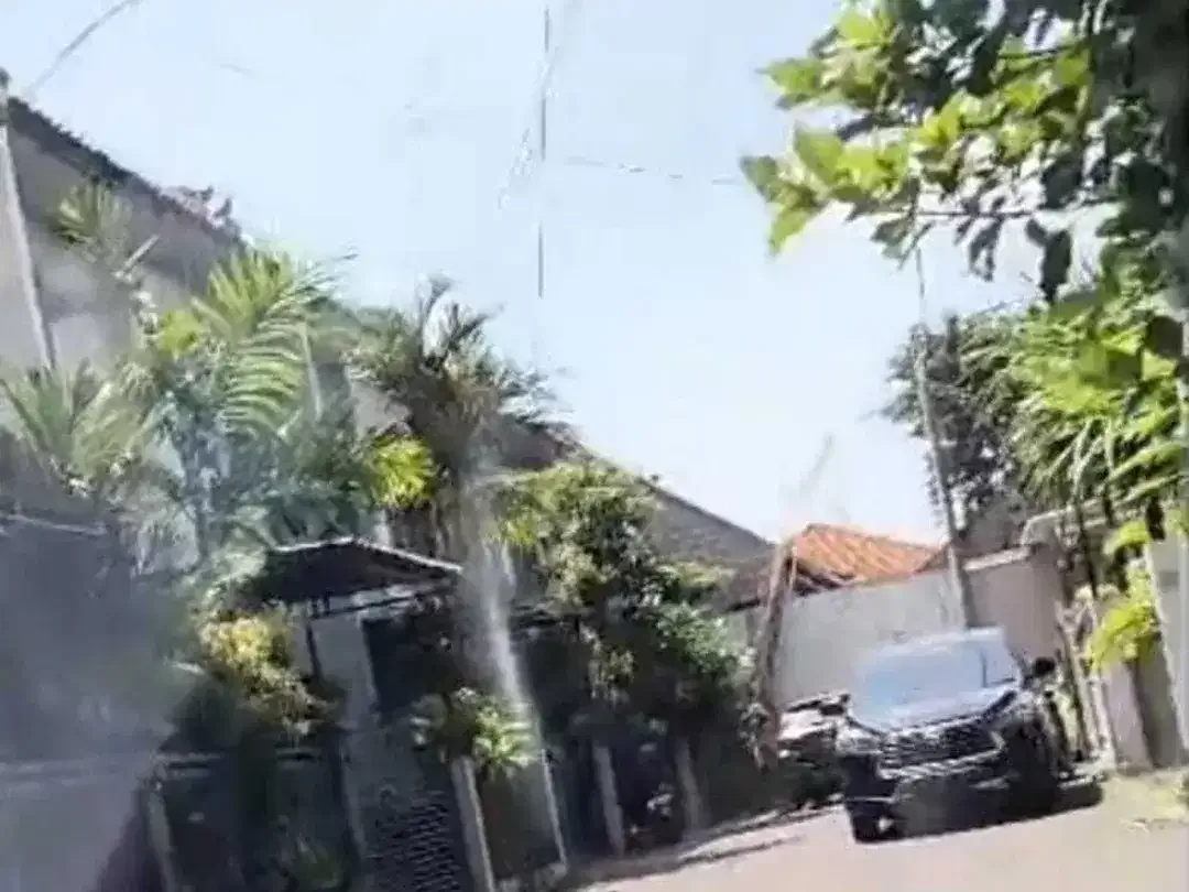 FOR RENT RUMAH MINIMALIS 2LT FURNISHED LOKASI STARTEGIS RENON - Image 7 of 10