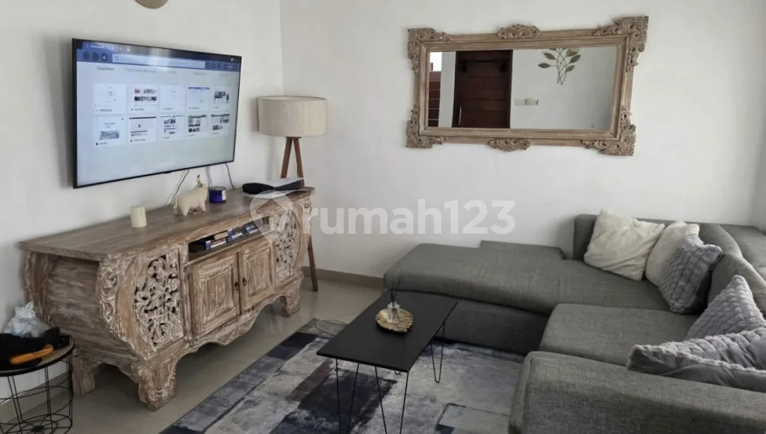 Beautiful Modern Town House 3 Bedrooms At Kerobokan Area Fully Furnished - Image 3 of 4