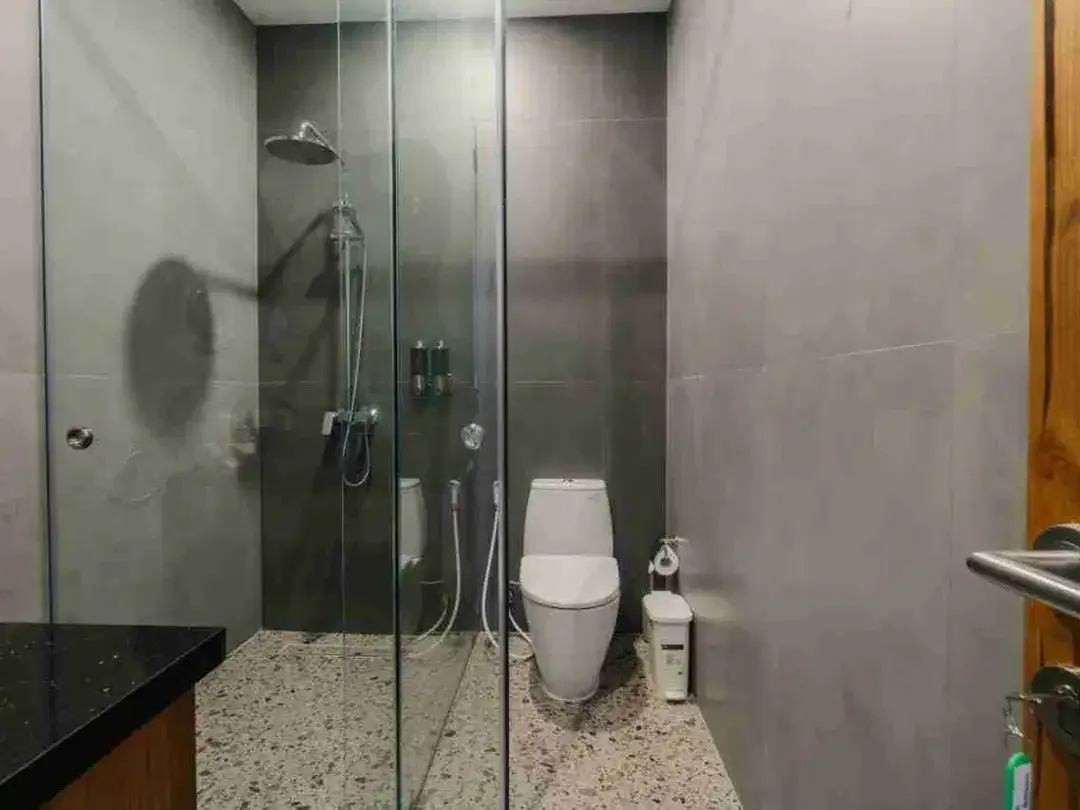 Vila Mewah Baru 3 Lantai Furnished di Kerobokan Badung - Image 3 of 10