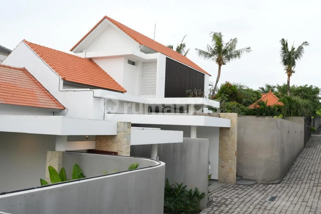 Eksklusif! Villa Mewah 3 Kamar di Cemagi - Halaman Luas, Jalan Kaki ke Pantai (600 Jt/Th) - Image 2 of 4
