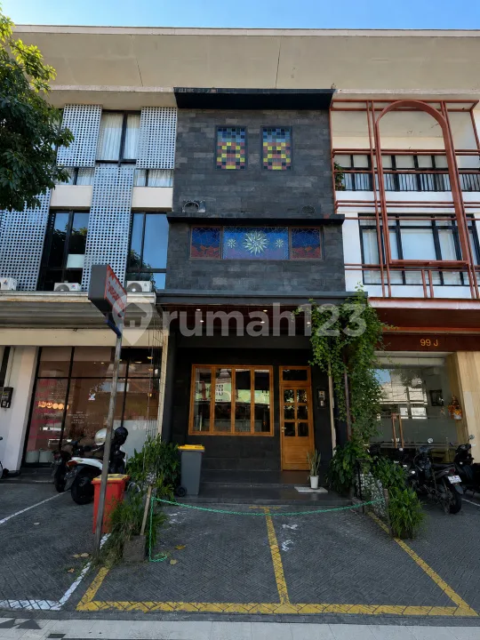 Ruko 4 Lantai Lokasi Strategis di Seminyak, Kuta, Bali - Image 1 of 4