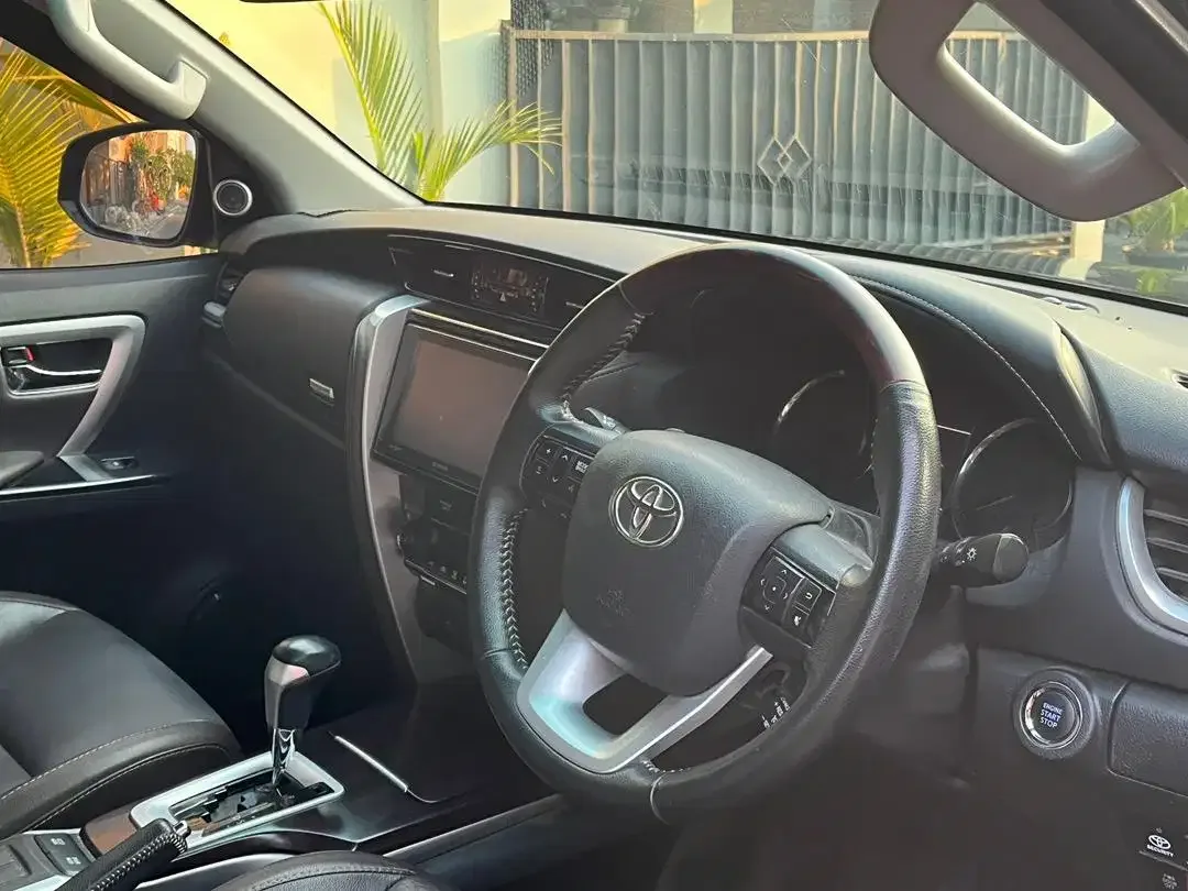 Fortuner vrz 2.4 matic diesel asli bali - Image 9 of 10