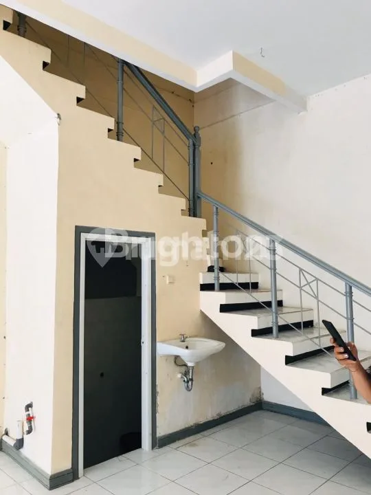 RUKO 3 LANTAI LOKASI PREMIUM DI GATOT SUBROTO BARAT - Image 2 of 4