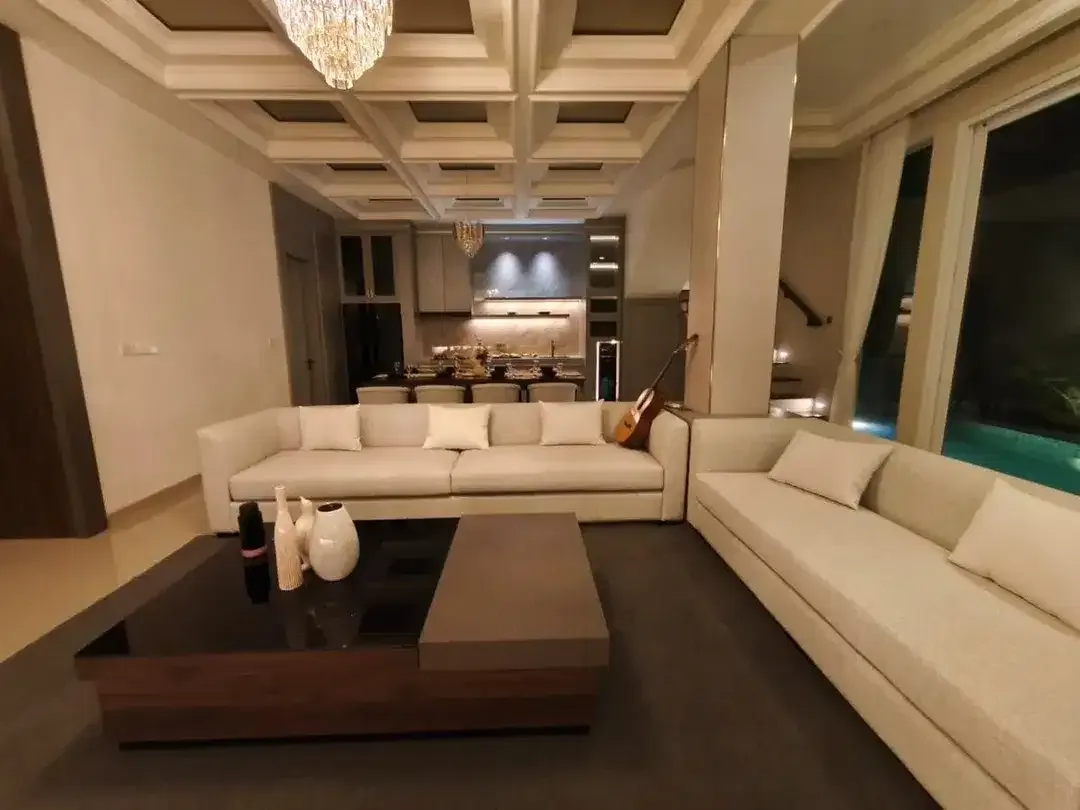 Rumah Mewah Fully Furnished 4 Kamar Tidur Dijual di Jimbaran - Image 5 of 8