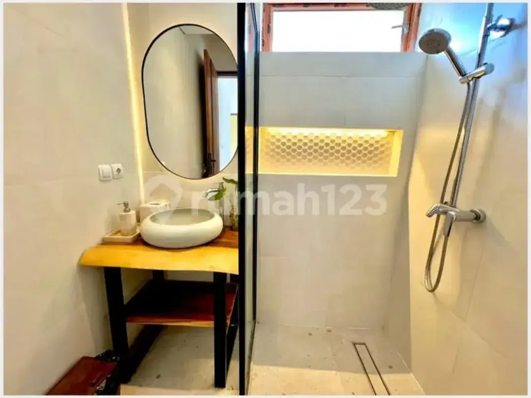 For Sale Villa Fully Furnished SHM 2 Lantai Jimbaran Bali - Image 9 of 9