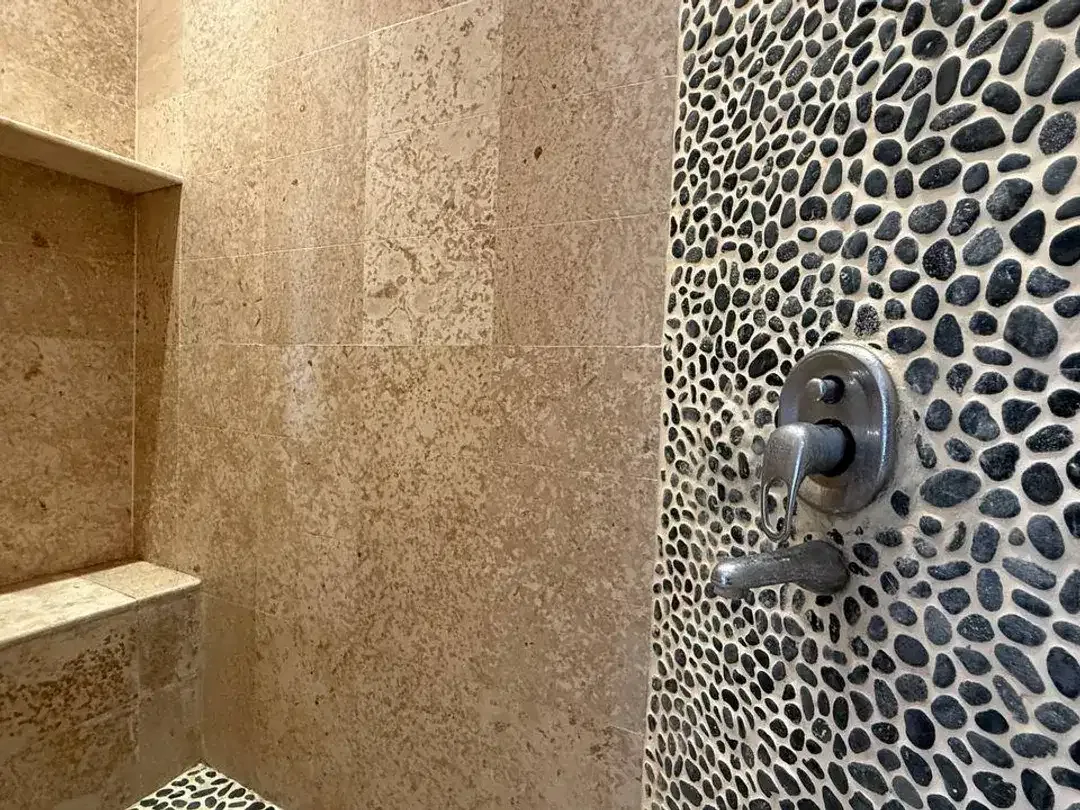 Villa 2 Bedrooms Balinese Style Private Cluster Dekat Pantai Melasti Ungasan - Image 7 of 10