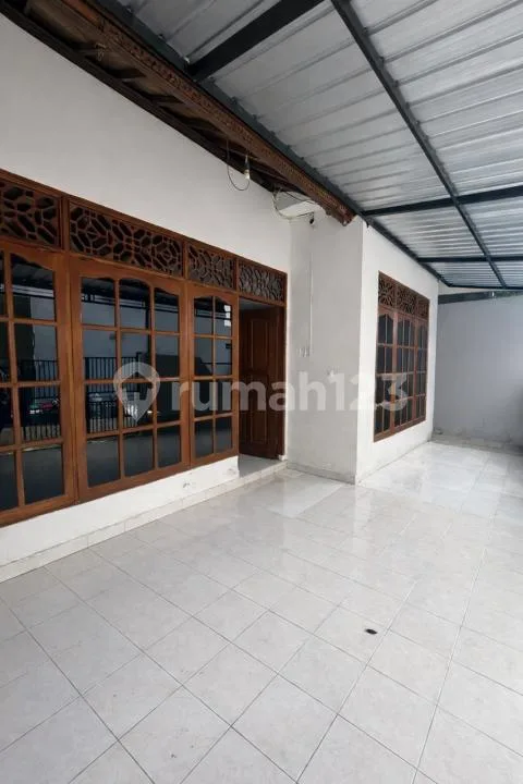 Rumah Semi Furnished Kawasan Mahendradatta Denpasar - Image 2 of 4