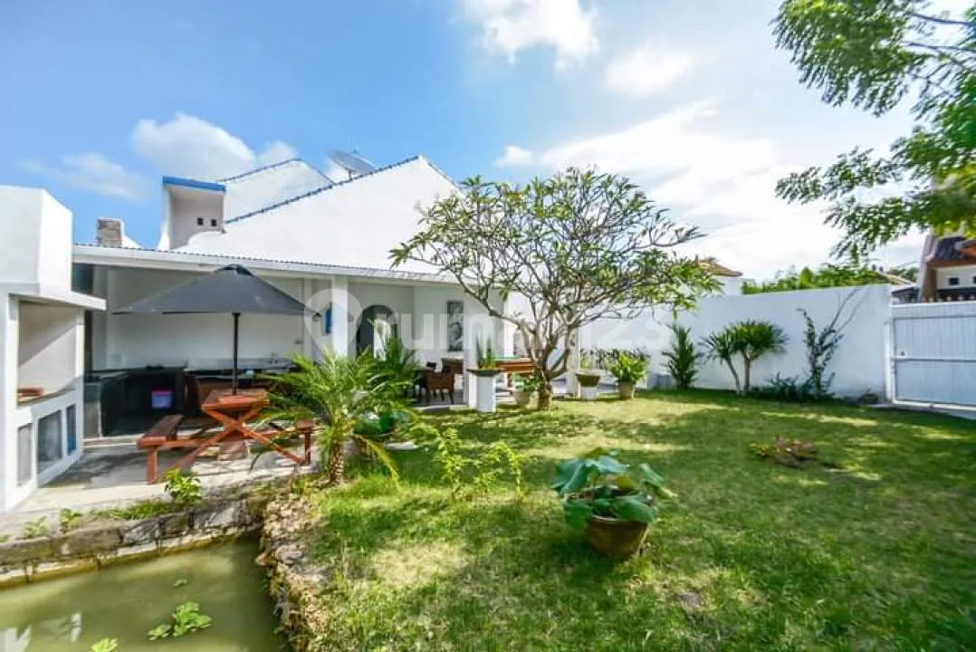 Leasehold 10 Years 3br Villa With Big Garden In Kerobokan Bali - Image 2 of 4