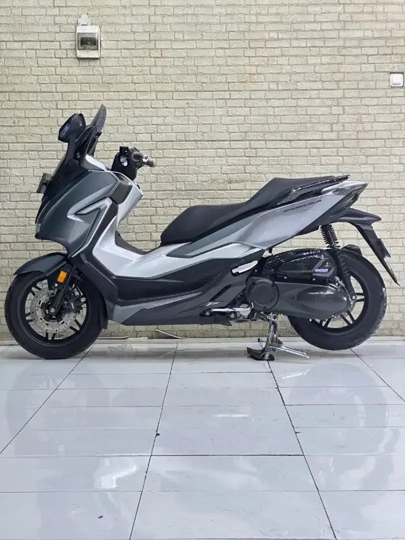 MATIC MEWAH‼️ Honda Forza 250 ABS 2018 Silver TERMURAH Mustika malang - Image 2 of 10
