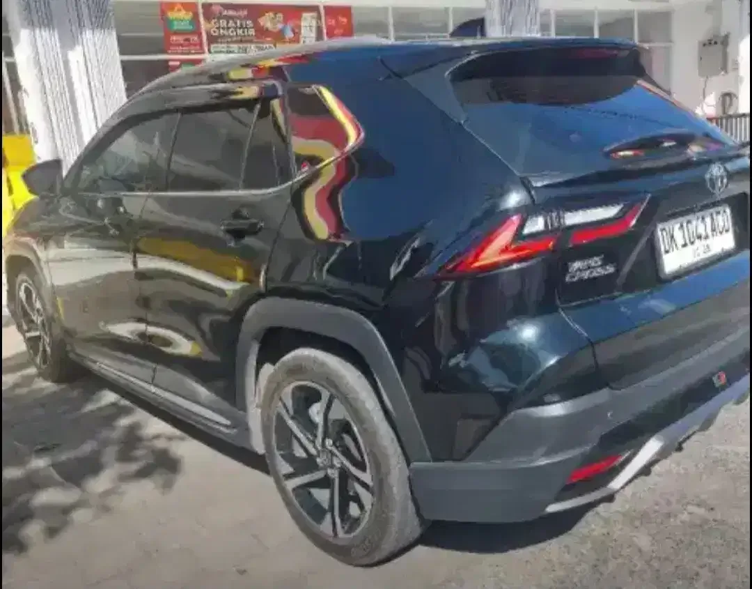 Toyota Yaris Cross GR Hybrid 2023 KM 18rb Pribadi TERAWAT - Image 6 of 8