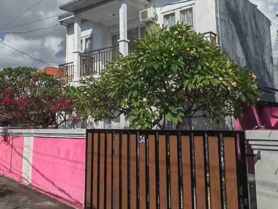 RUMAH SEWA SEMI FURNISHED PAMOGAN DENPASAR SELATAN BALI - Image 1 of 10