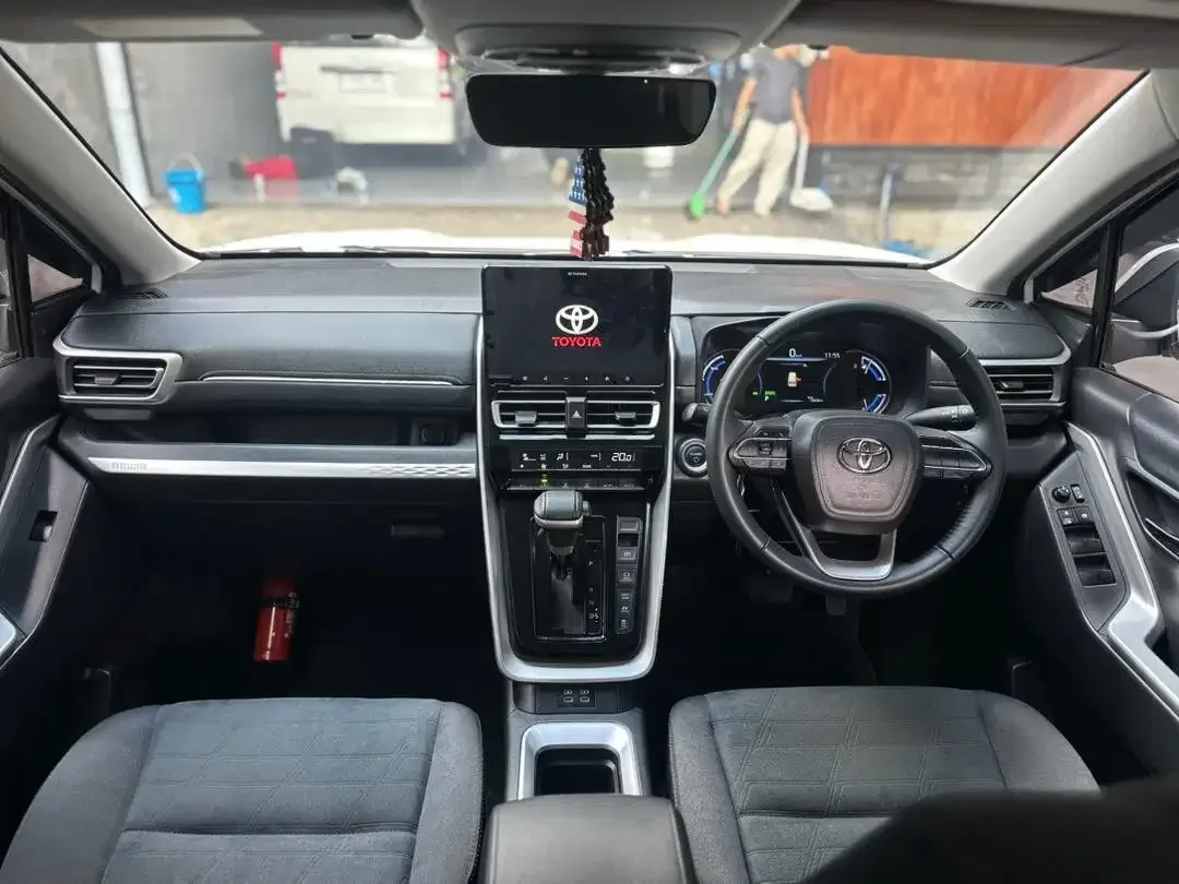 INNOVA ZENIX V HYBRID 2025 MODELISTA ASLI BALI LOW KM - Image 8 of 10
