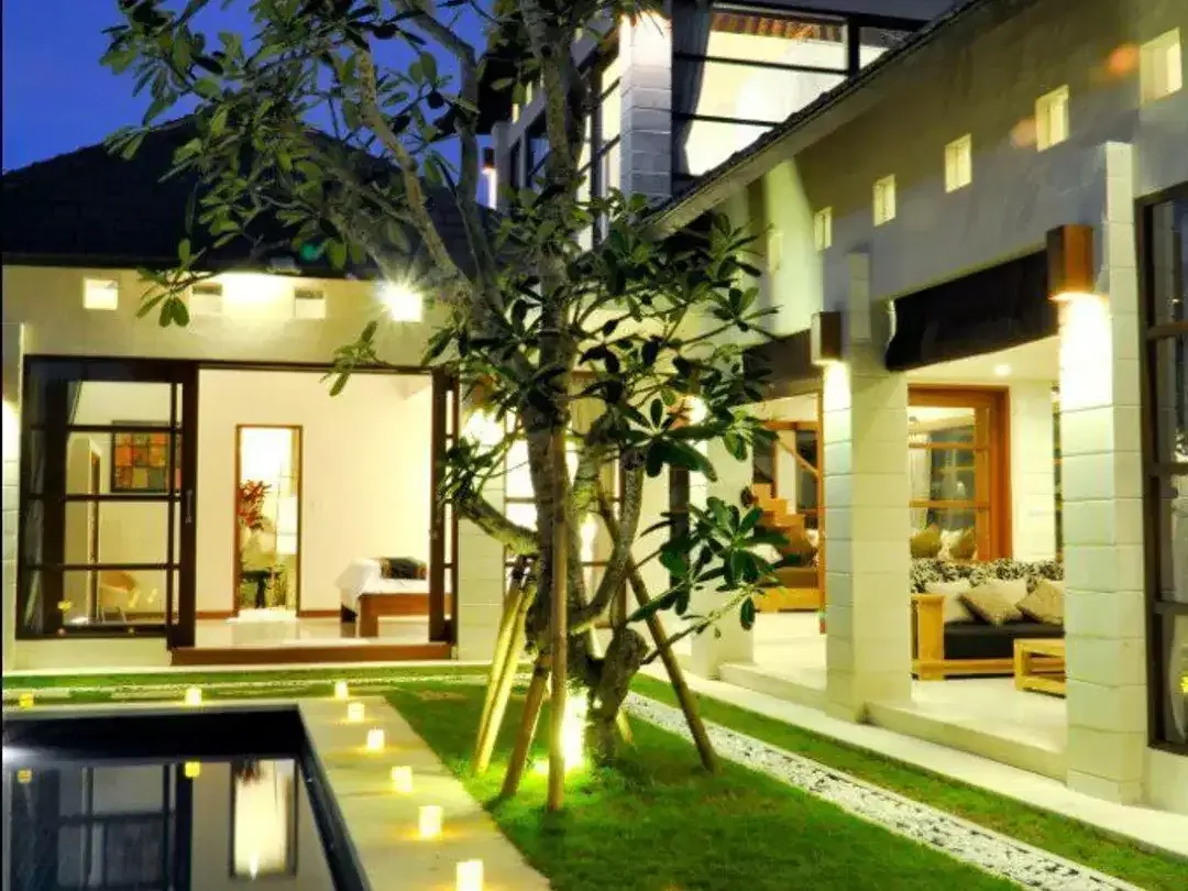 3BR Villa di Petitenget, Jalan kaki ke Pantai dan W Hotel Seminyak - Image 3 of 10