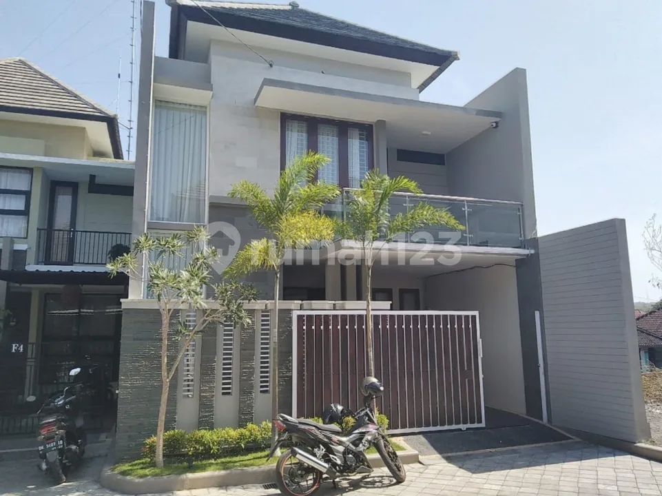 Rumah Nyaman di Lingkungan Komplek Perumahan - Image 1 of 4