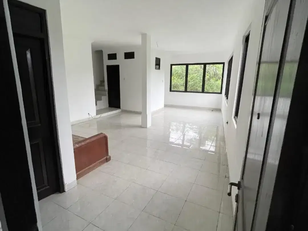 Dijual Rumah 3 Lantai Lokasi di Jl. Uluwatu 2, Jimbaran. - Image 7 of 10