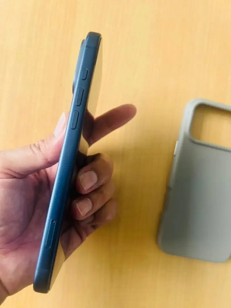 IPhone 17 Pro Max 256 GB Resmi (blm diaktifkan) - Image 3 of 8