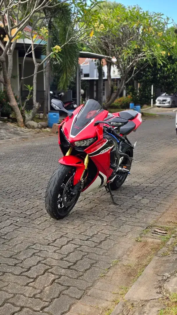 Honda CBR Fireblade 2018 Red, cakep, modif banyak, full mulus, low km - Image 6 of 10
