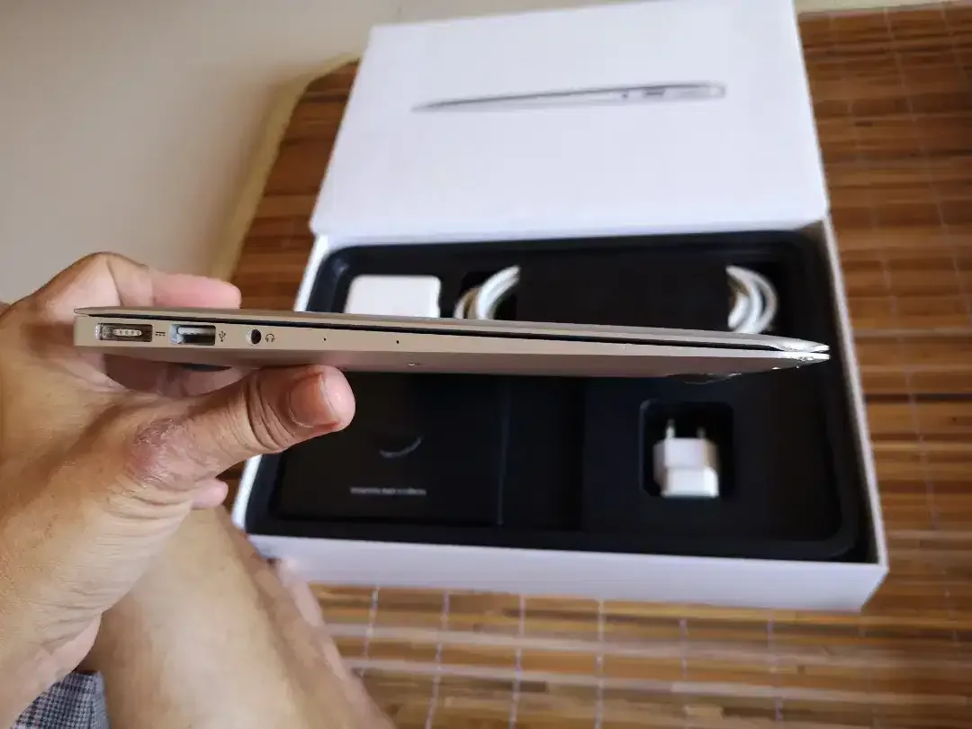 Macbook air 11 inch 2015 - Image 6 of 10