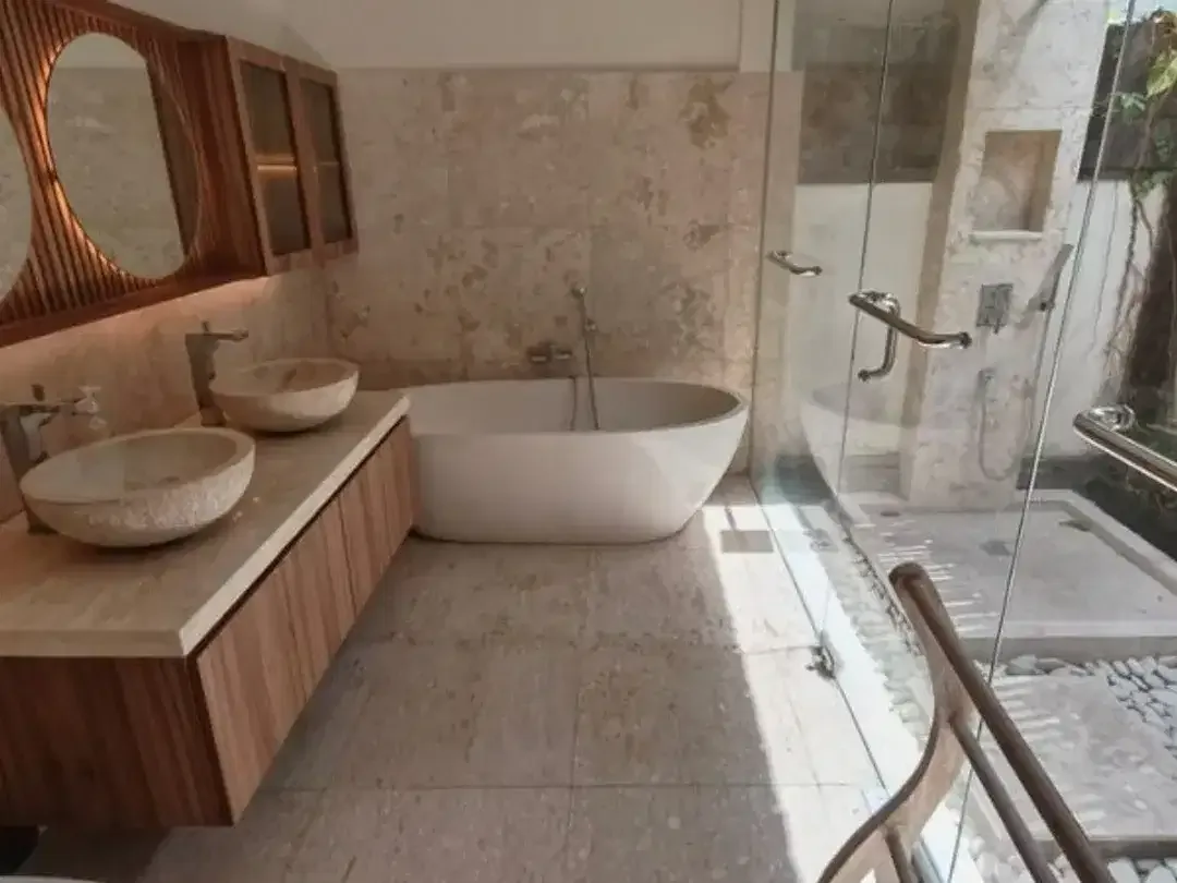 VILLA SPACIOUS GARDEN WITH 5 BEDROOM IN UMALAS KEROBOKAN BADUNG - Image 10 of 10