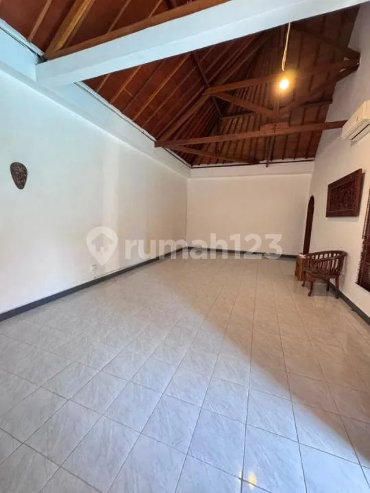 Spacious 5 Bedroom Villa For Rent In Sanur, Private Pool, 700 M² Land, Idr 450 Million/Year - Image 4 of 4
