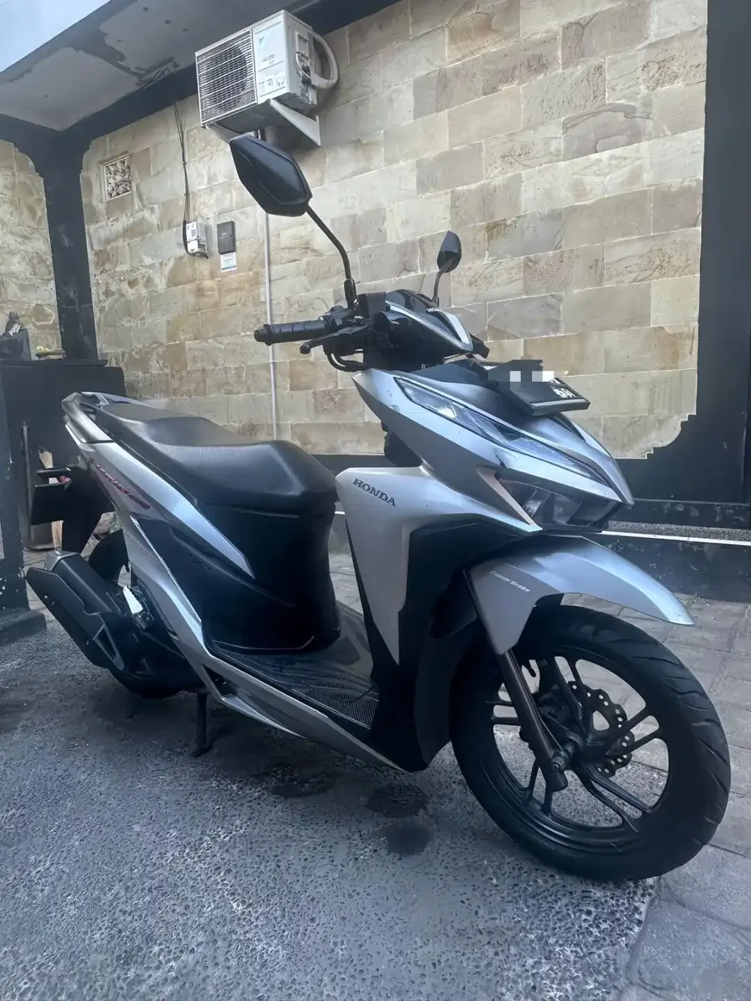 DIJUAL CEPAT Honda Vario 150CC Tahun 2021 - Silver - Image 2 of 7