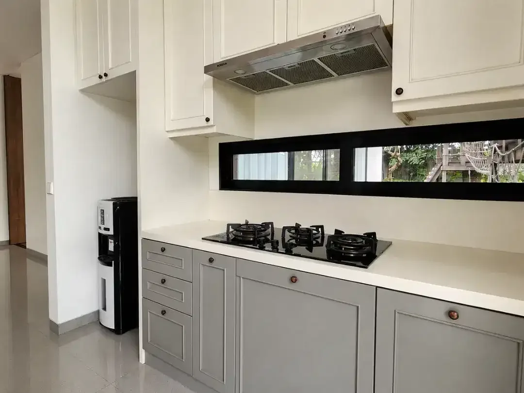 Freehold Duke Type Royal Villa with Premium Finishes & Spacious Design for Sale in Sanur  – Luxury 4-Bedroom Villa with Private Pool - Image 3 of 10