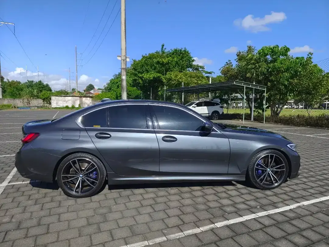 BMW 330i M-Sport, Feb. 2022 - Image 5 of 10
