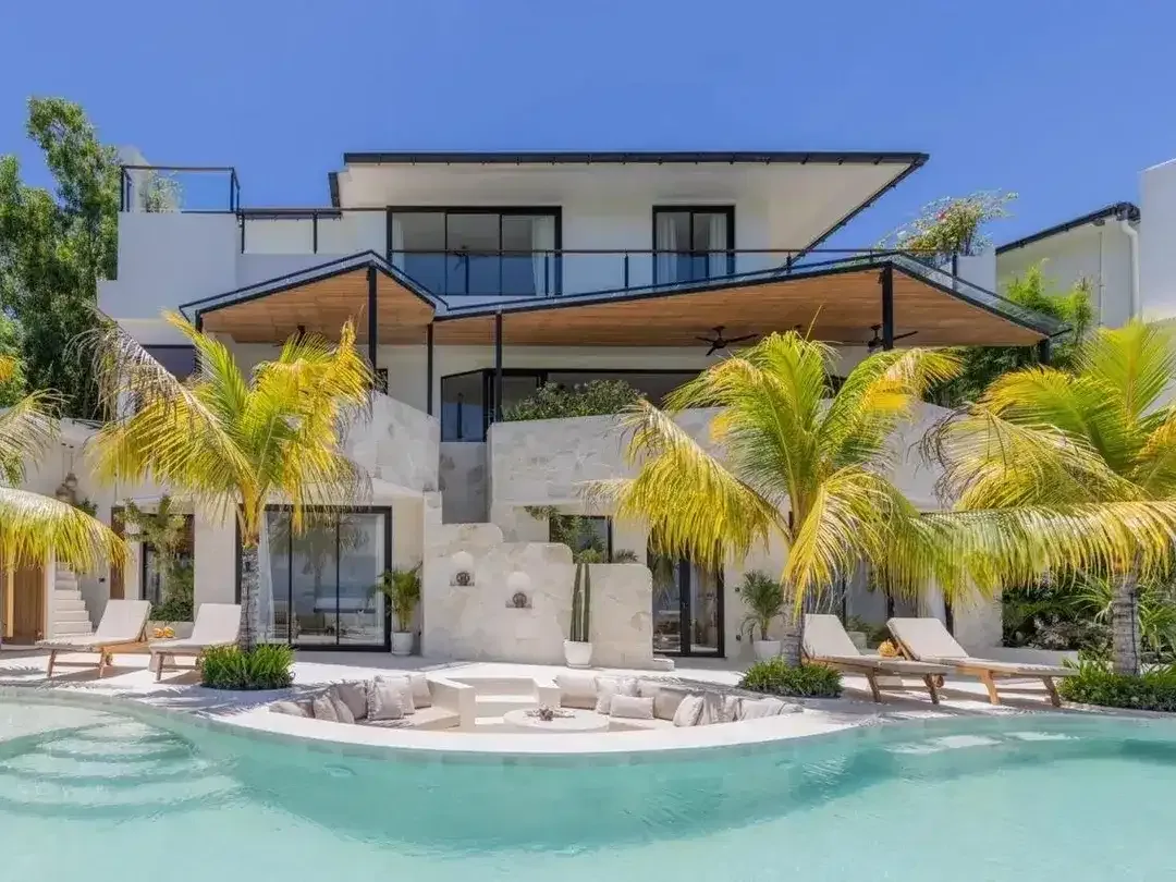 Dijual Villa Full Furnish Luxury View Laut di Pecatu Badung Bali - Image 1 of 10