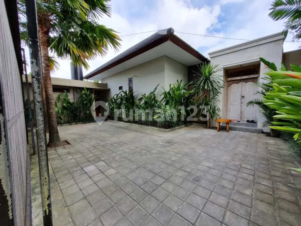 Villa Luxury Jl Taman Sari Kerobokan yang Luas dan Menawan - Image 3 of 4
