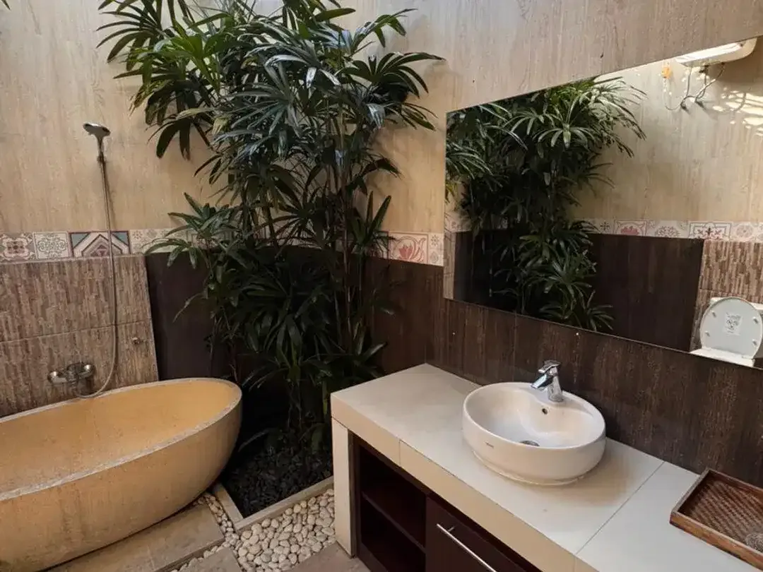 2 CONNECTING VILLAS Kerobokan – Seminyak Area - Image 5 of 10