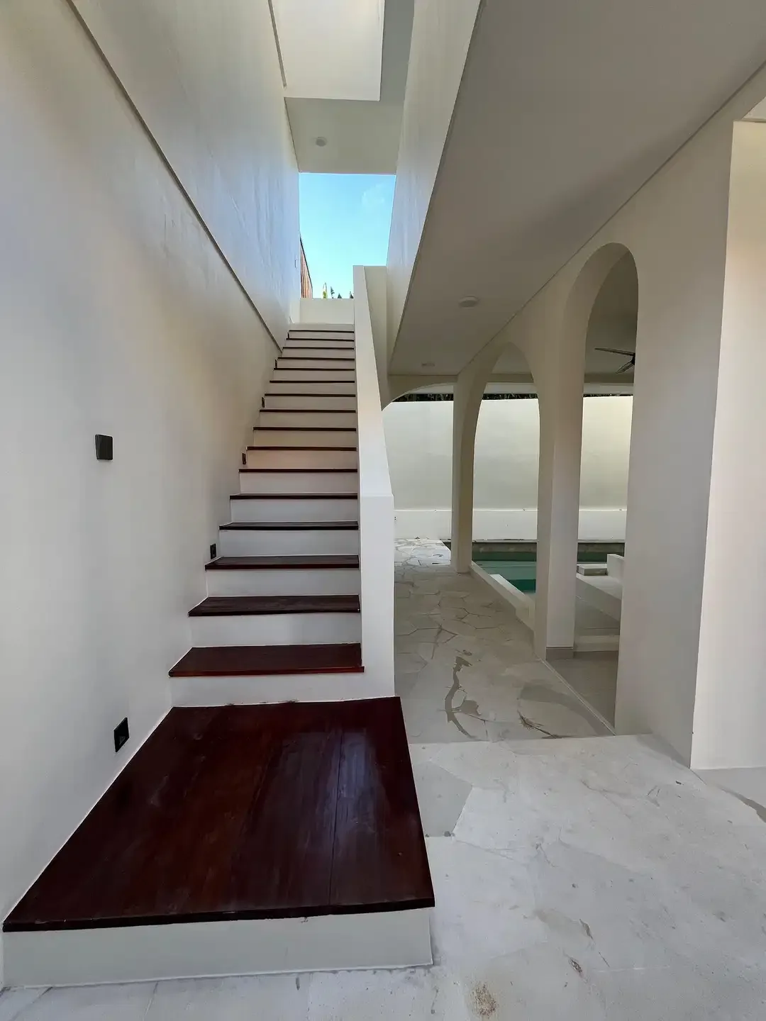 VILLA READY DESIGN SANTORINI AREA BEST CANGGU & BEST INVESTMENT - Image 6 of 10
