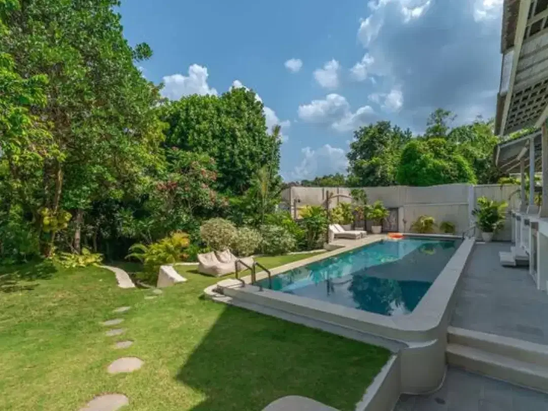Leasehold - Spacious 6-Bedroom Villa in Batu Bolong, Canggu - Image 7 of 10