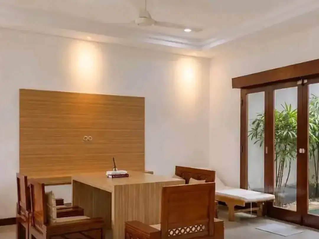 RUMAH SEMI VILLA FULL FURNISHED DI TUKAD BALIAN RENON DENPASAR - Image 3 of 5