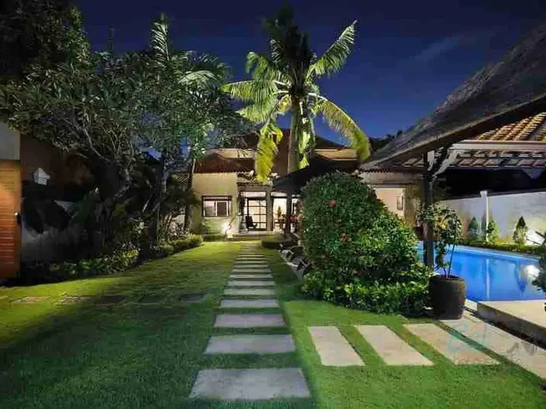 Villa Balinese Premium Dekat Pantai Seminyak - Image 6 of 10