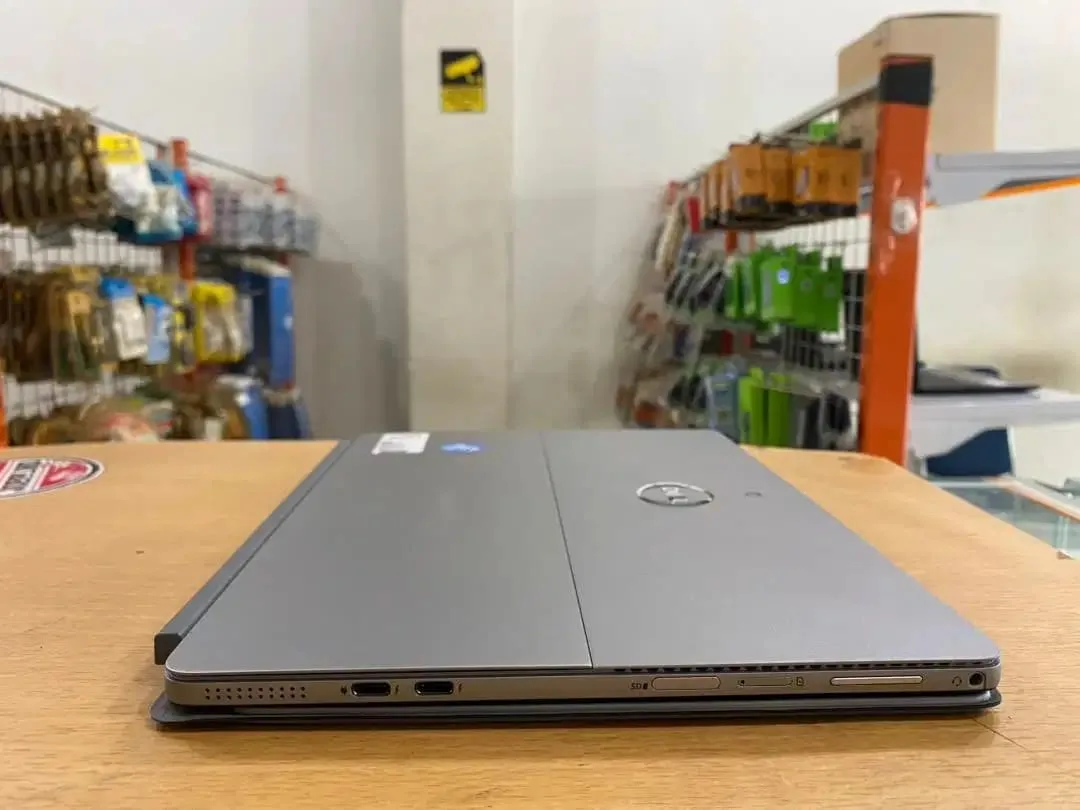 DELL Latitude E7200 2in1 Core i5Gen8 Ram 8GB SSD 256GB Touchscren Slim - Image 8 of 10