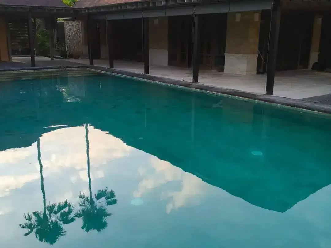 Villa Luas 4 Kamar Tidur Disewakan di Kerobokan Area - Image 2 of 10