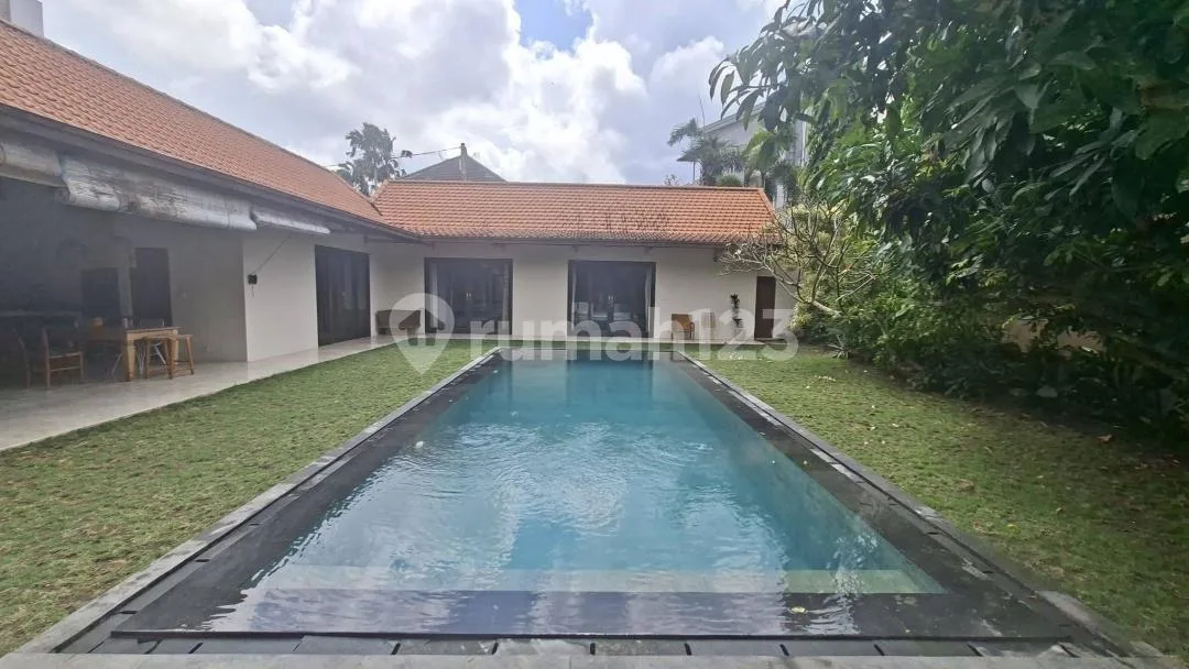 3 br Villa In Berawa To Rent Yearly Big Garden - Image 2 of 4