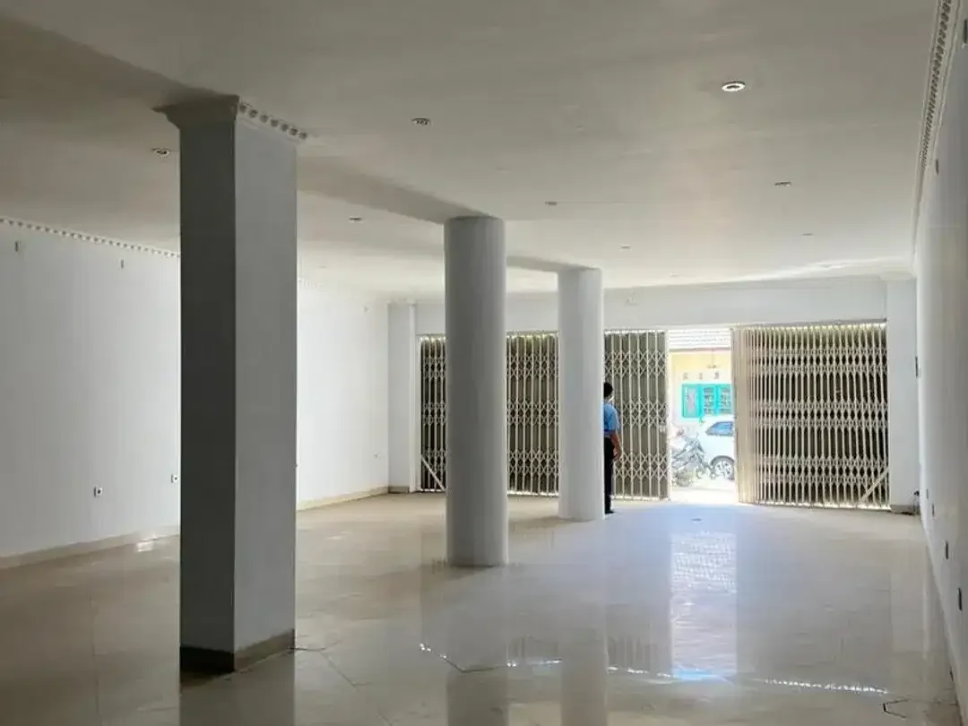 Ruko 3 Lantai Lokasi Dekat Pinggir Jalan Sesetan Disewakan, Denpasar Selatan - Image 6 of 7