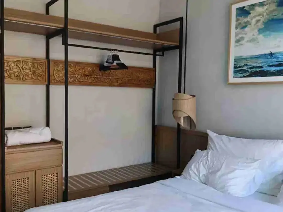 VILLA 4 BR CUMA 5 MENIT KE FINNS BEACH CLUB DAN KE PANTAI DI BATUBOLONG - Image 4 of 10