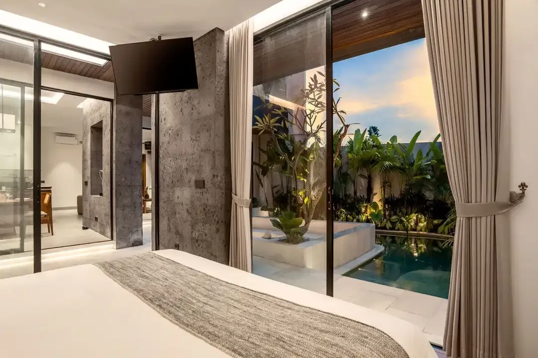 VILLA BARU 4BR DAN 2POOL BEST LOKASI DI CANGGU  BATU BOLONG - Image 2 of 10