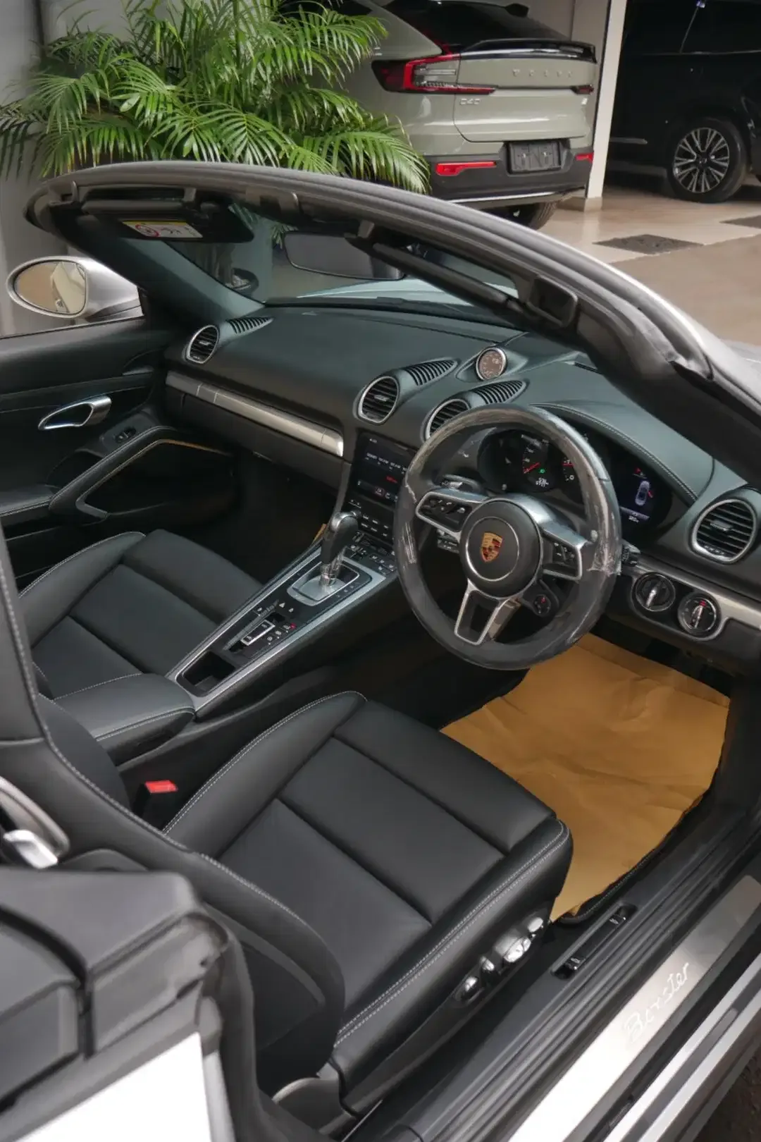 [ LIKE NEW ] PORSCHE BOXTER 718 2.0 PDK SPORT CHRONO 2025 - Image 8 of 10