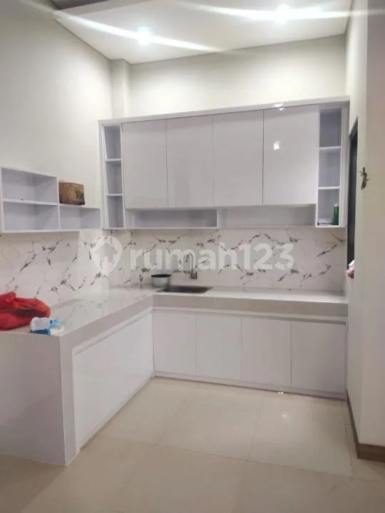 Rumah Luas 5 Kamar di Lingkungan Perumahan Premiun Pusat Kota - Image 3 of 4