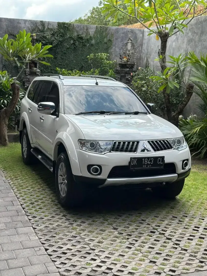 PAJERO DAKAR EXCEED 2011 MATIC DIESEL ASLI BALI ISTIMEWA SIAP PAKAI - Image 1 of 10
