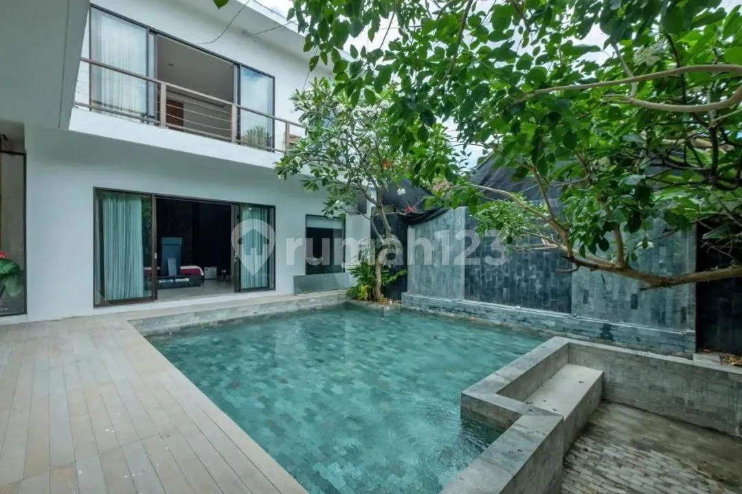 Villa Mewah 3Br 2 Kolam Renang di Kerobokan - Image 2 of 4