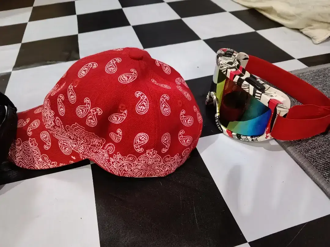2 Topi dan kaca mata helm cross - Image 9 of 10