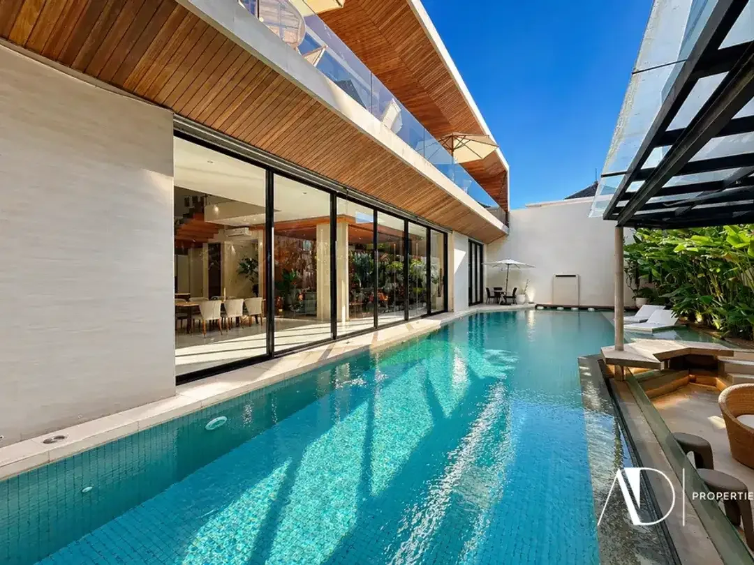FREEHOLD | NEWLY COMPLETED LUXURY VILLA IN PRESTIGIOUS UMALAS ESTATE - Image 2 of 10