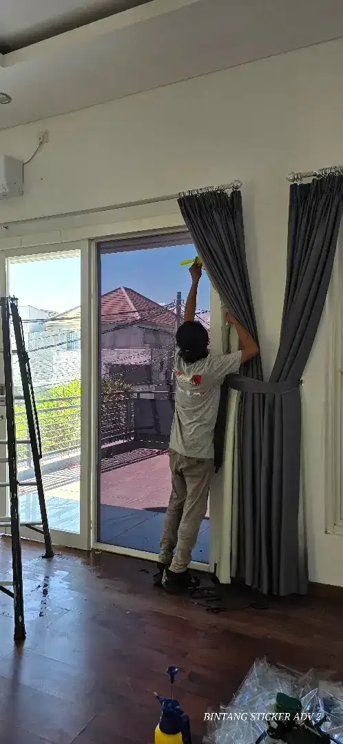 Percantik tampilan kaca di rumah dgn pasang stiker sunblast dan riben - Image 1 of 2