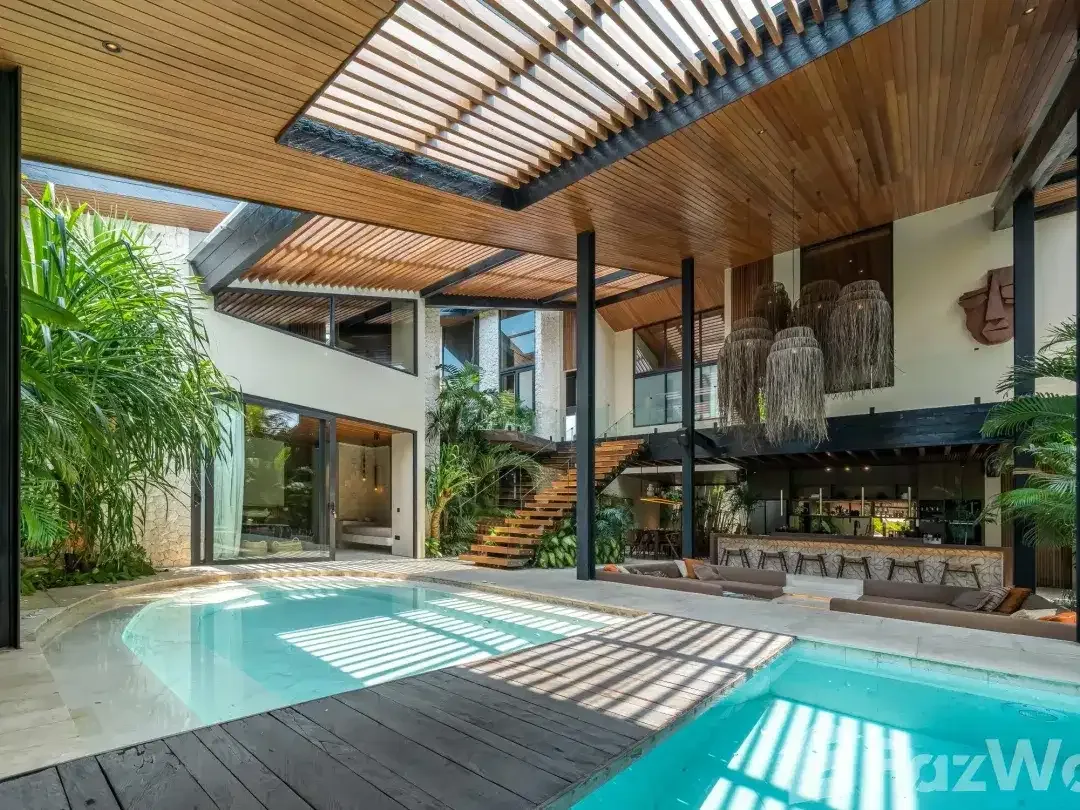 6 Bedroom Villa for sale in Kerobokan, Bali - Image 2 of 10