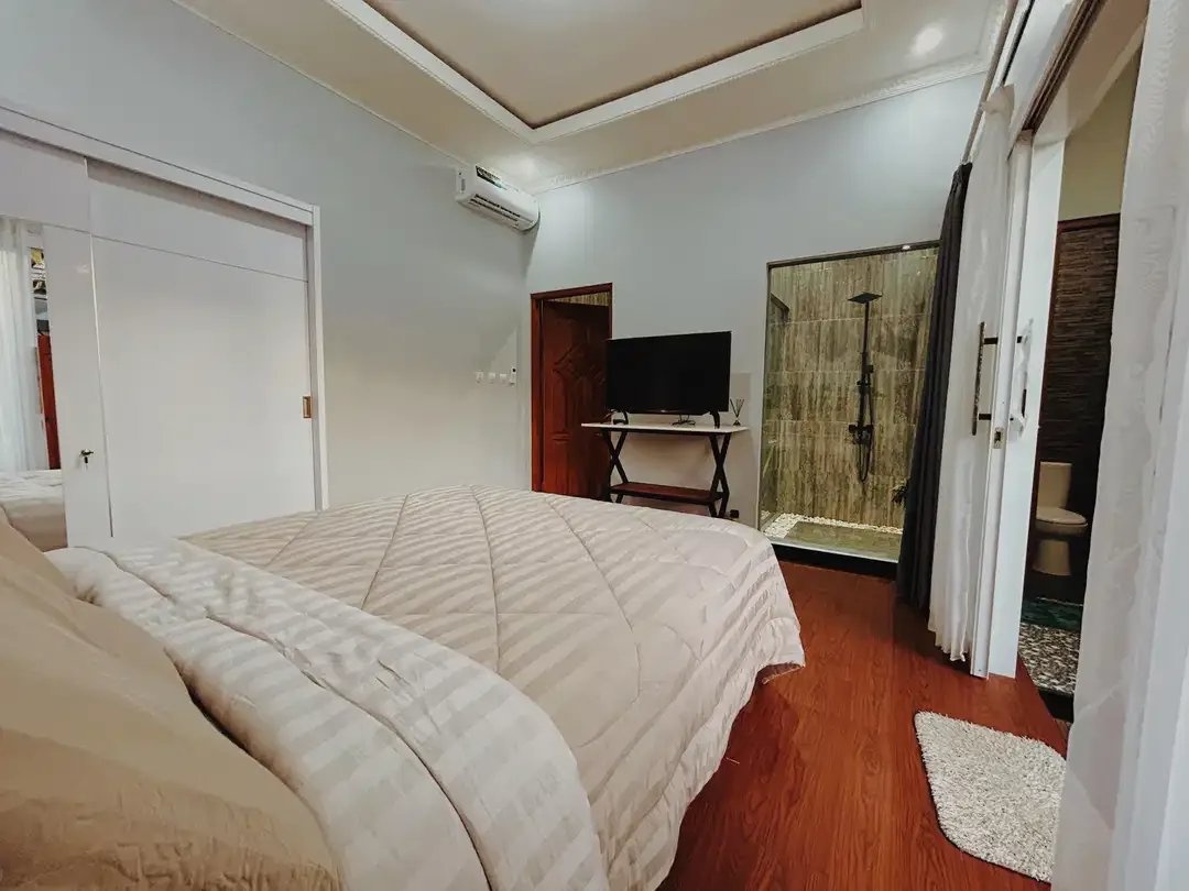 Villa Cantik 2 Bedroom Furnished Dekat Kerobokan Badung Bali - Image 4 of 10