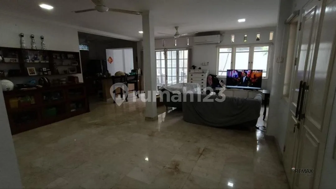 Villa Eksklusif 4 Kamar Tidur Disewakan di Kerobokan Kelod Area - Image 3 of 4